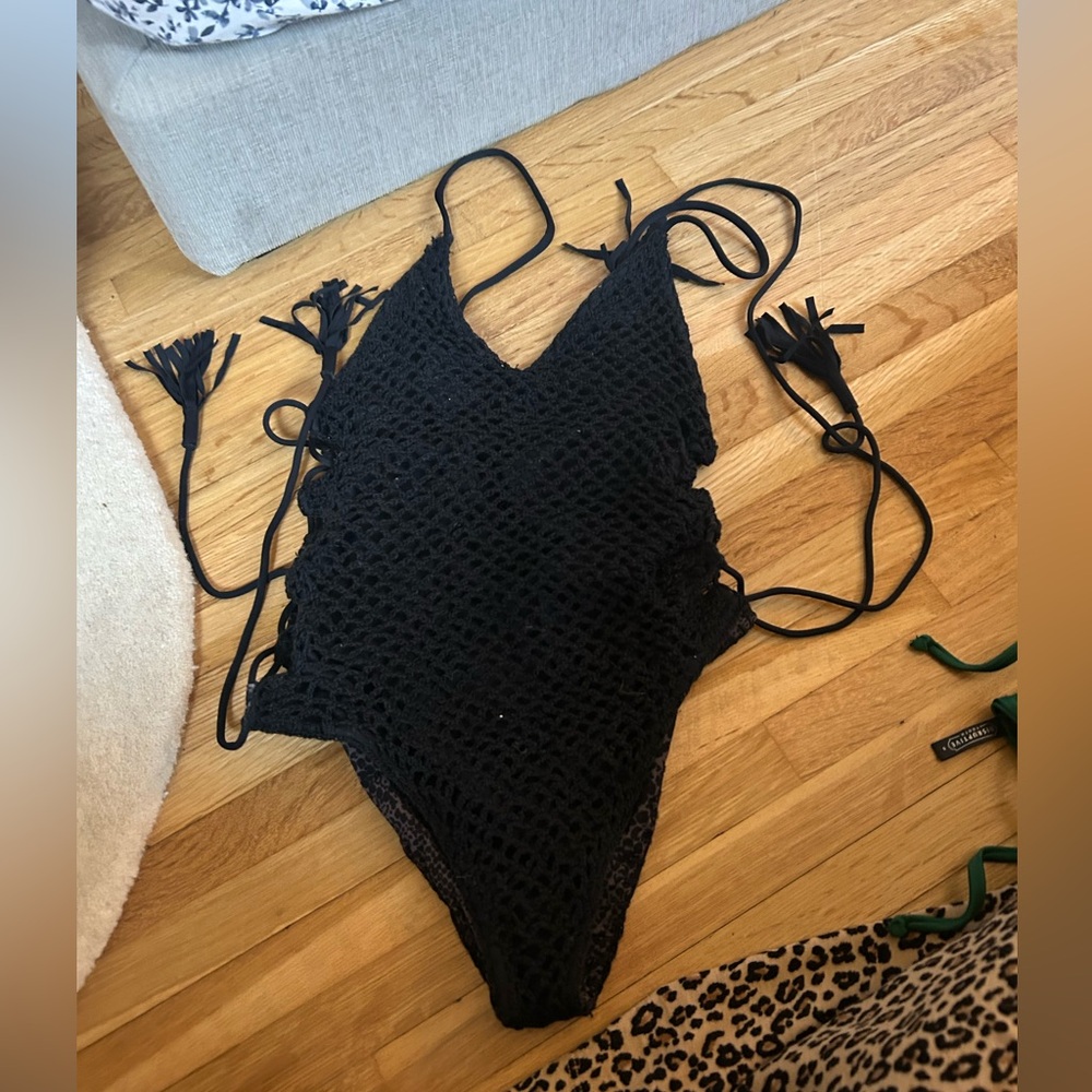 Acacia one piece